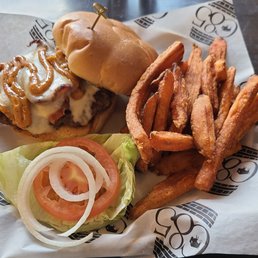 Branding Iron signature dishes Nashville Sandwich
Yellowstone Burger
Blackened Chicken Alfredo